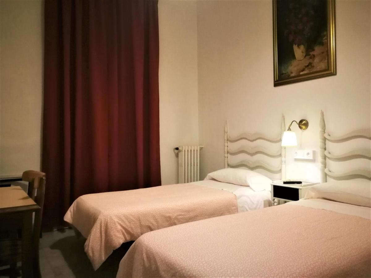 Hostal Montsoliu Arbúcies الغرفة الصورة